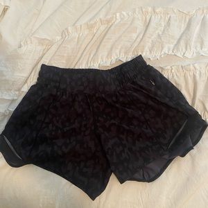 💋 lululemon Hotty hot shorts 4”